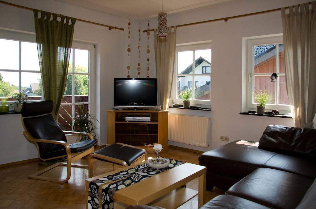 Ferienhaus Ginsterbluete Schleiden Camera foto